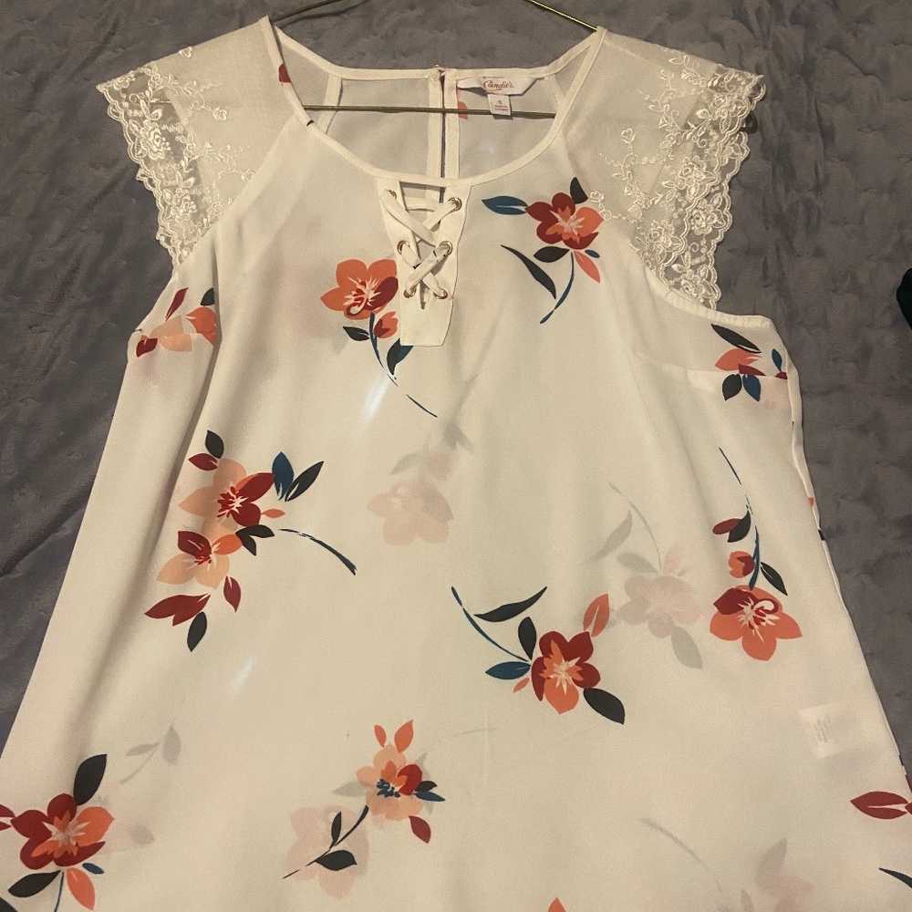 Flower laced tank top